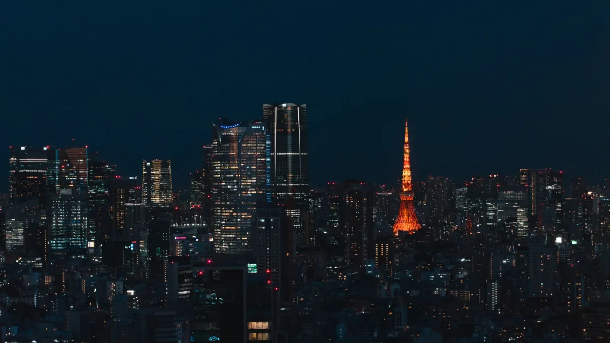 Tokyo Tower och Tokyo om natten